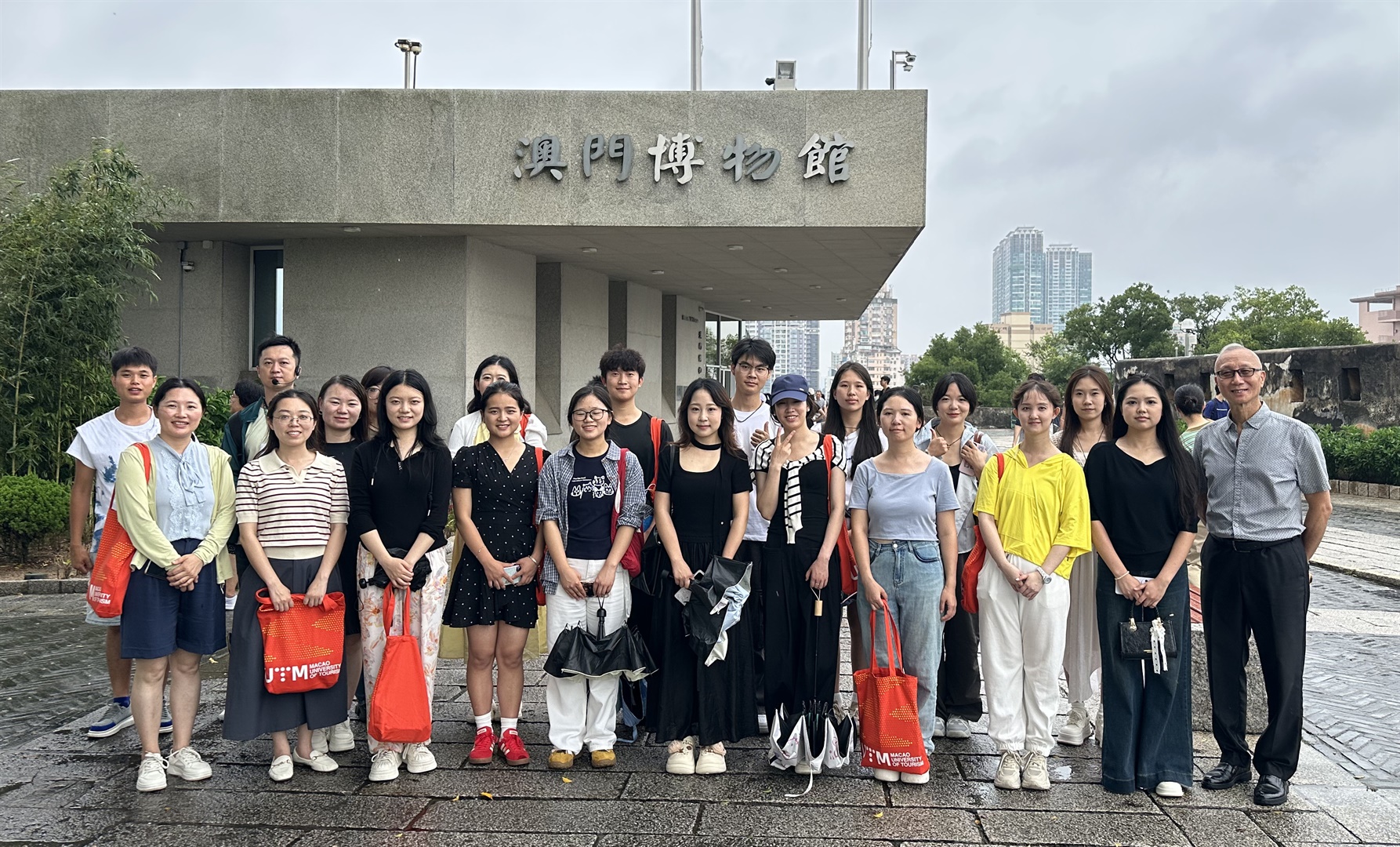 貴州文化旅遊職業學院 (In Chinese Only)